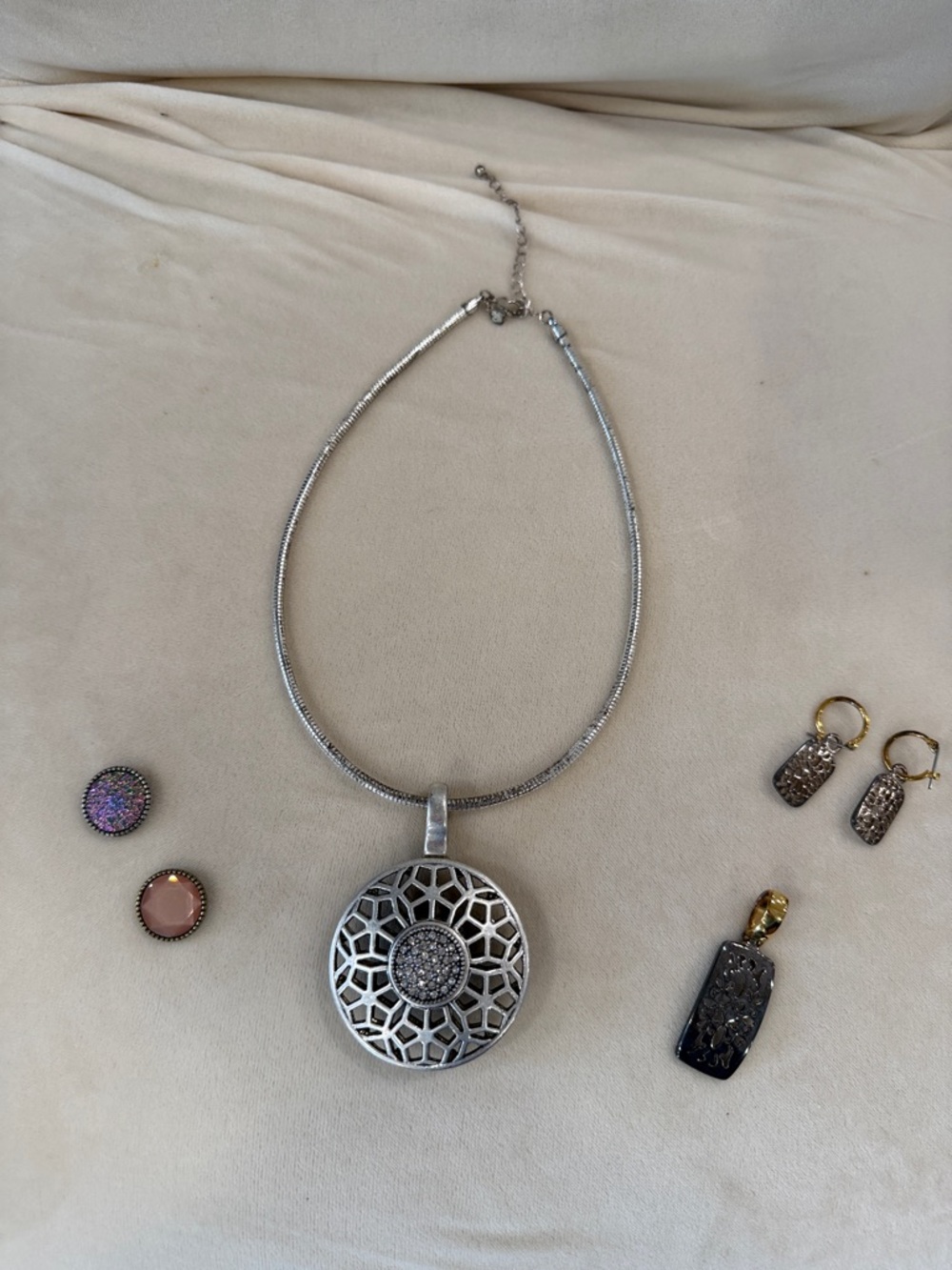 Premier Jewelry Filigree Circle Reversible Pendant Necklace silver & gold